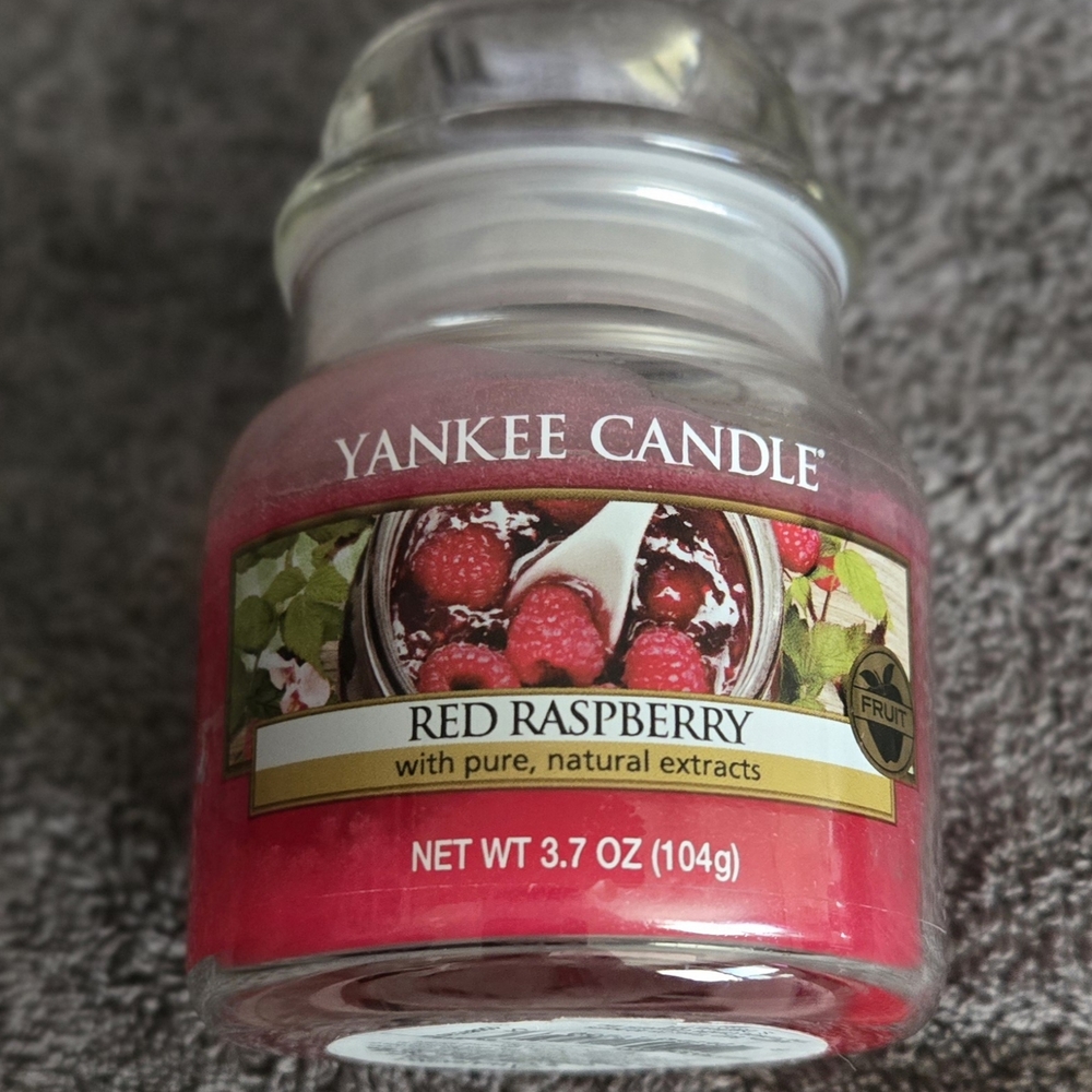 Yankee Candle Red Raspberry Scented Candle Set - Picture 2 of 8